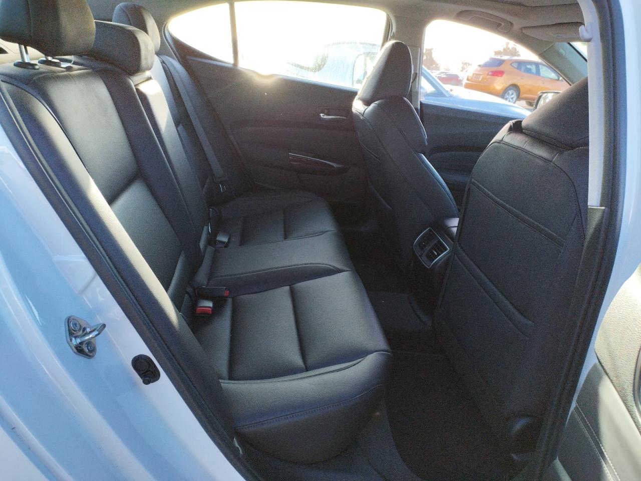 Photo 6 from auction – 2017 ACURA TLX with VIN 19UUB1F33HA002125