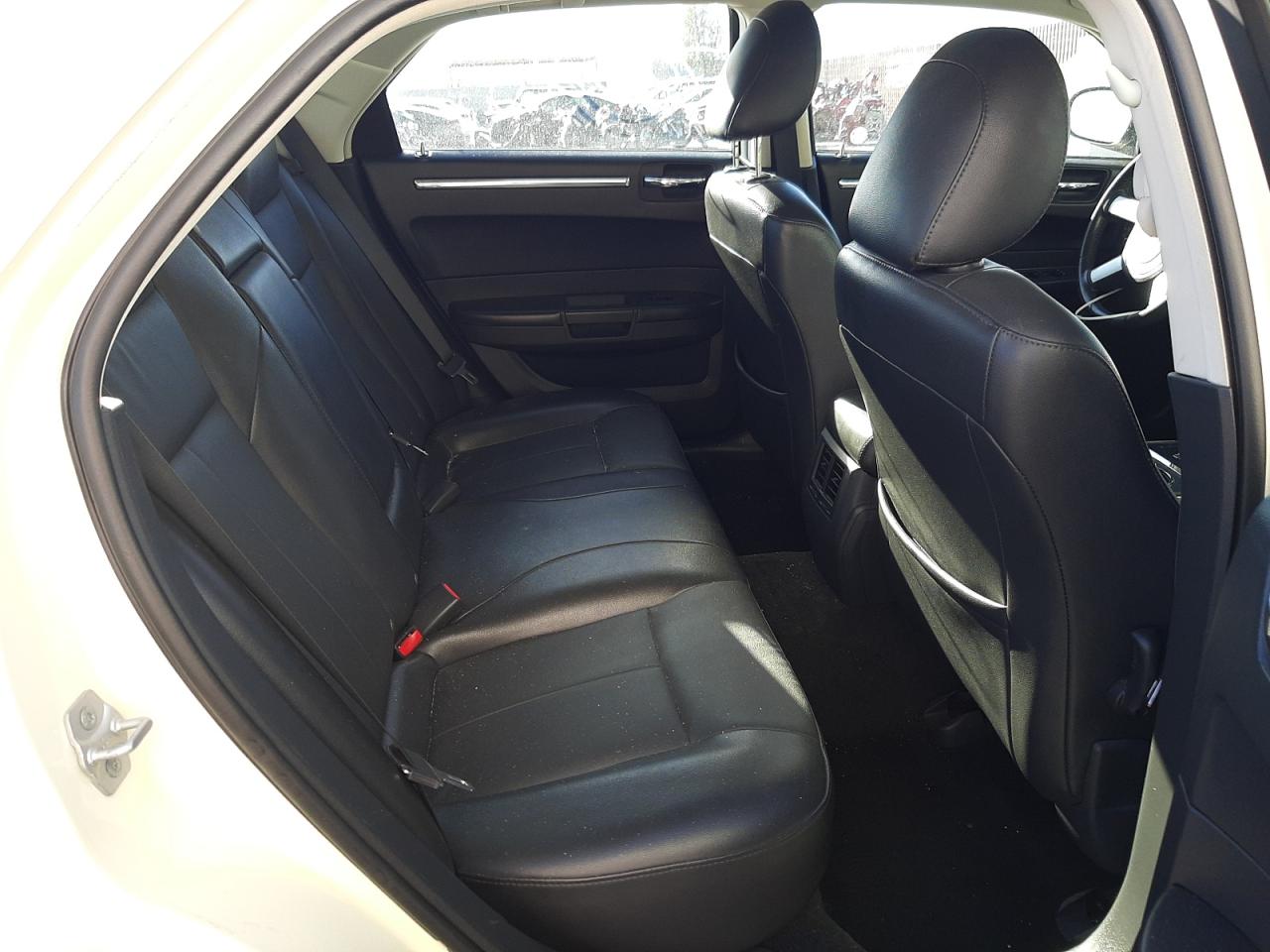 Photo 6 from auction – 2010 CHRYSLER 300 TOURIN with VIN 2C3CA5CV0AH325909
