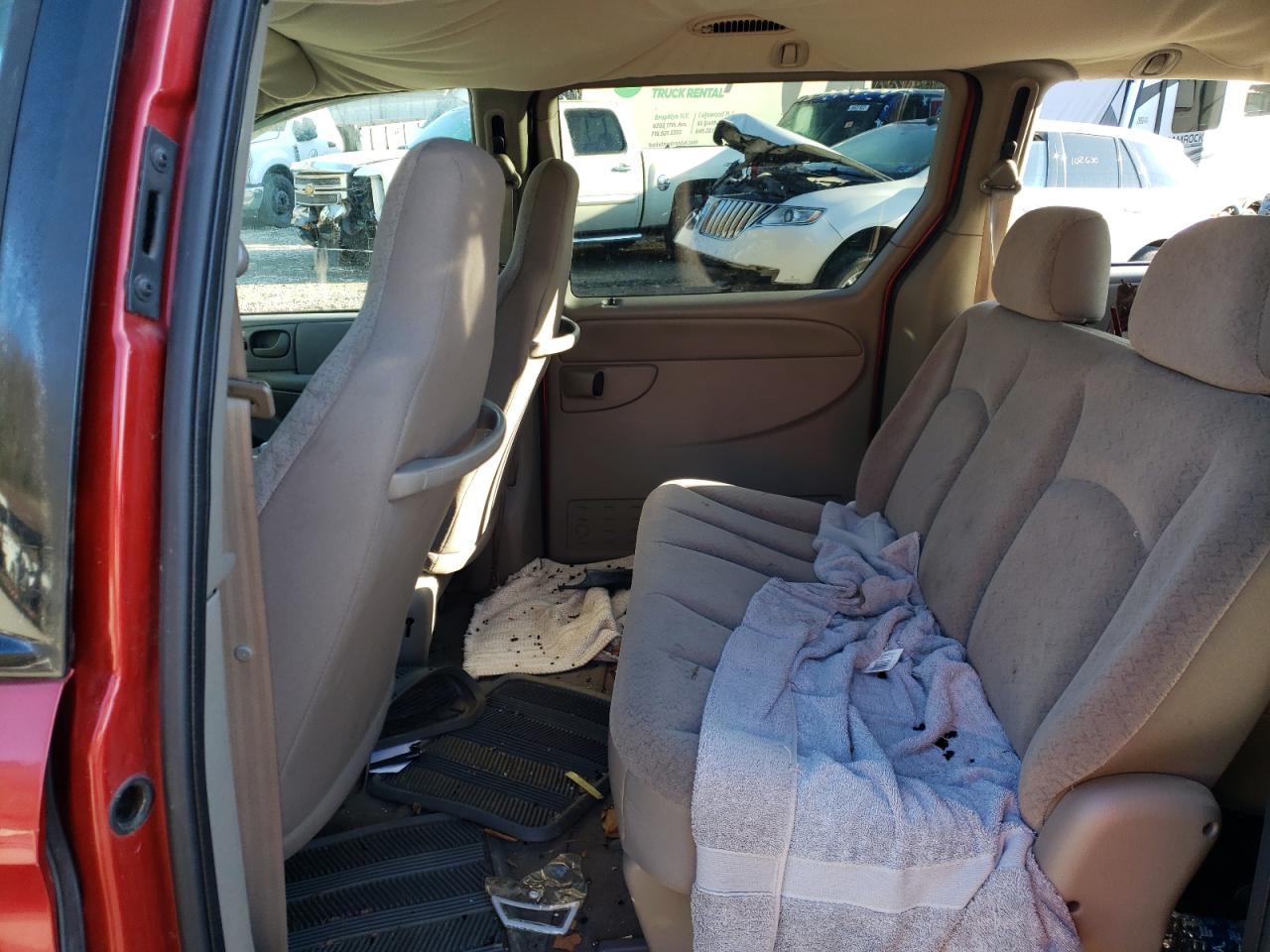 Photo 6 from auction – 2002 DODGE GRAND CARA with VIN 2B4GP44382R780910