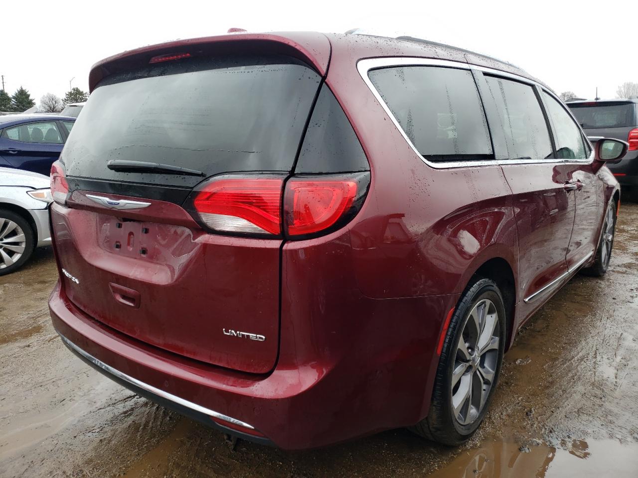 Photo 4 from auction – 2019 CHRYSLER PACIFICA L with VIN 2C4RC1GG4KR567635