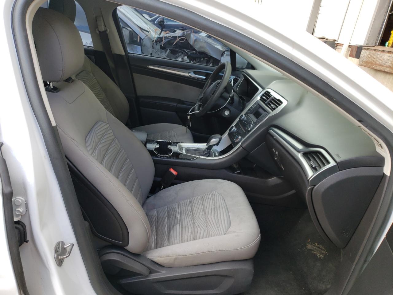 Photo 5 from auction – 2016 FORD FUSION S with VIN 3FA6P0G7XGR171363