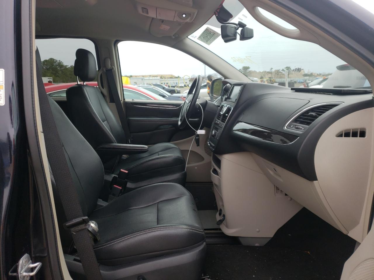 Photo 5 from auction – 2011 CHRYSLER TOWN & COU with VIN 2A4RR8DG6BR704032