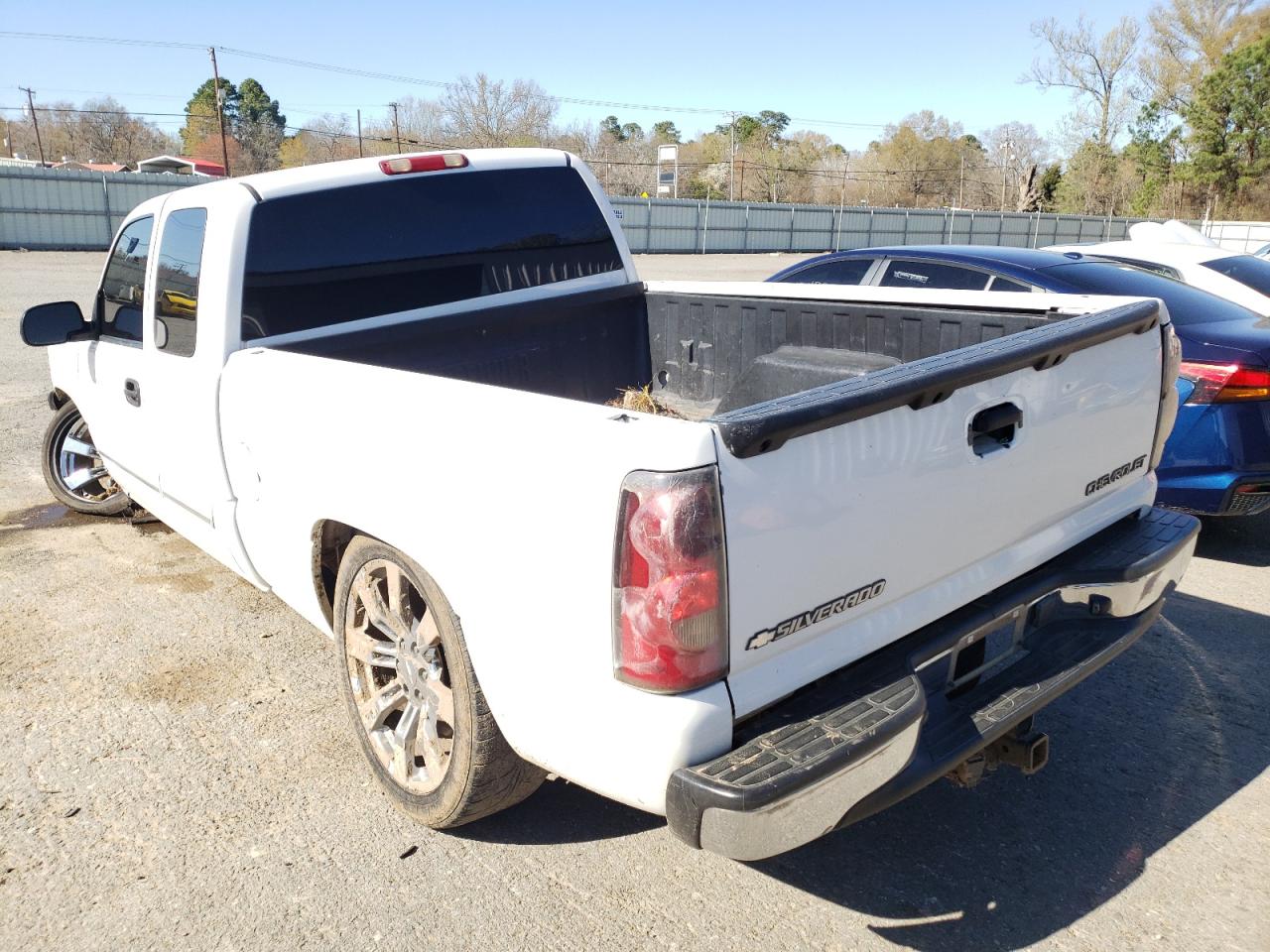 Photo 3 from auction – 2004 CHEVROLET SILVERADO with VIN 2GCEC19T741161679