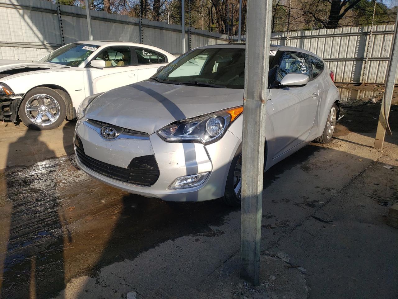 Photo 2 from auction – 2016 HYUNDAI VELOSTER with VIN KMHTC6AD6GU268753