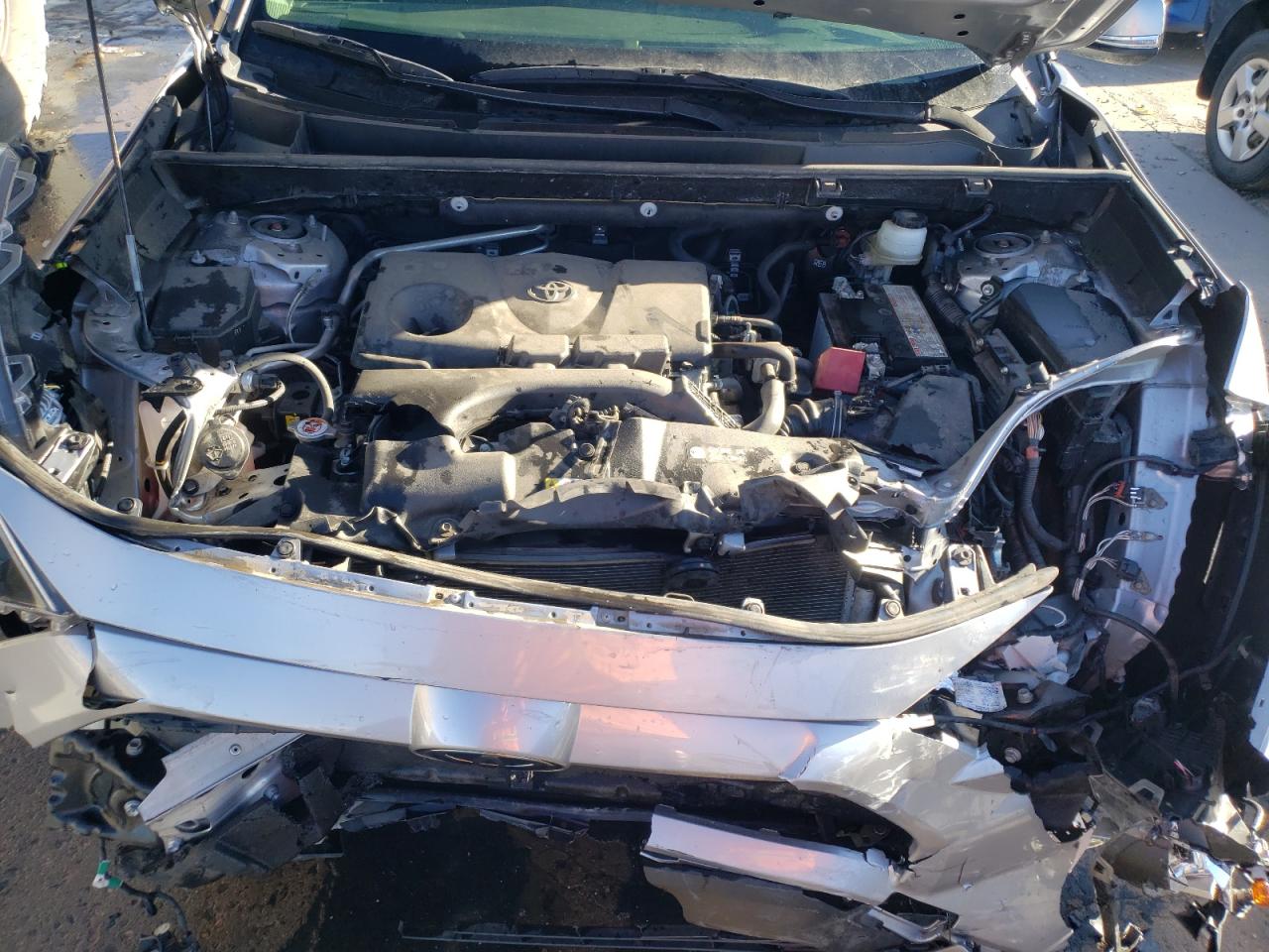 Photo 7 from auction – 2019 TOYOTA RAV4 XLE with VIN JTMP1RFV2KD004646