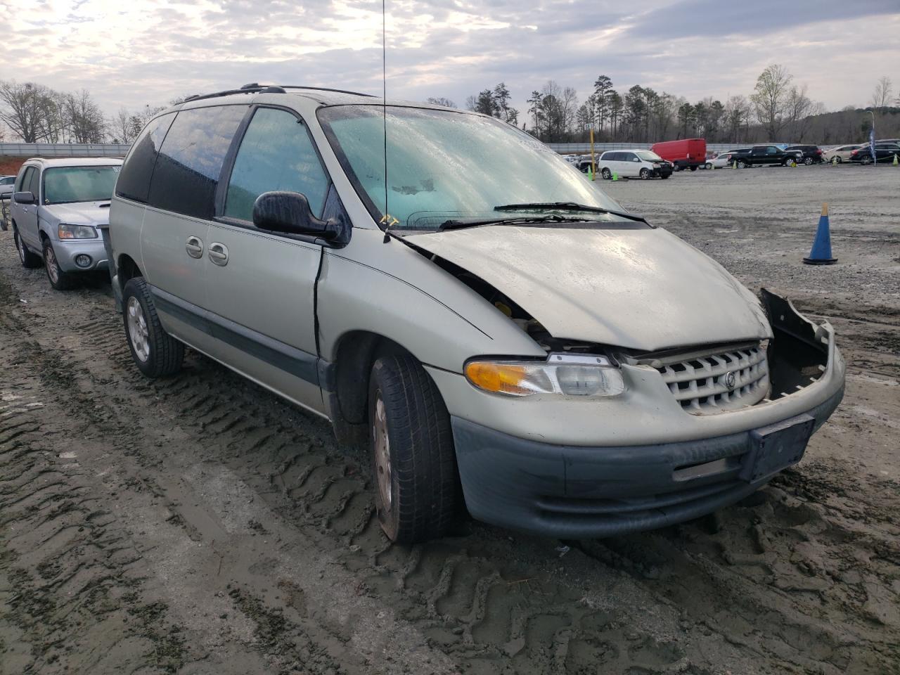 CHRYSLER VOYAGER SE 2000 with VIN 2C4GJ45G7YR721443 - Photo from auction