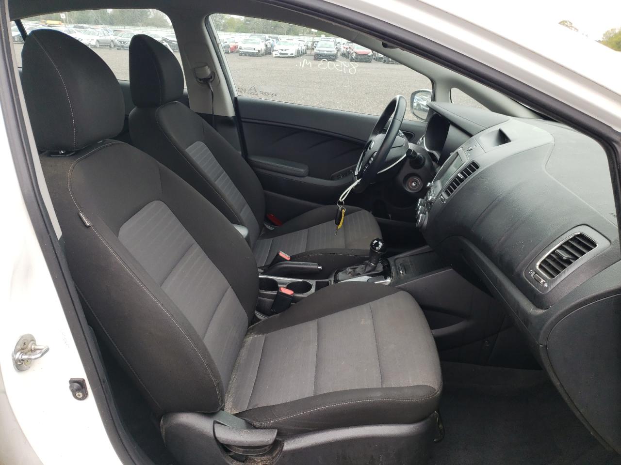 Photo 5 from auction – 2017 KIA FORTE with VIN 3KPFL4A71HE140937