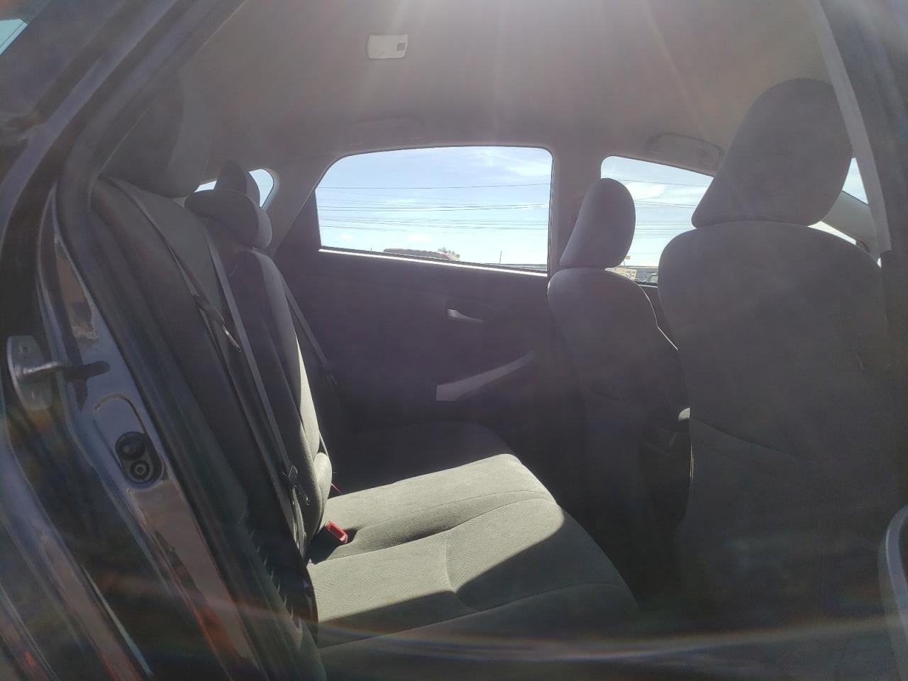 Photo 6 from auction – 2013 TOYOTA PRIUS with VIN JTDKN3DU1D1732064