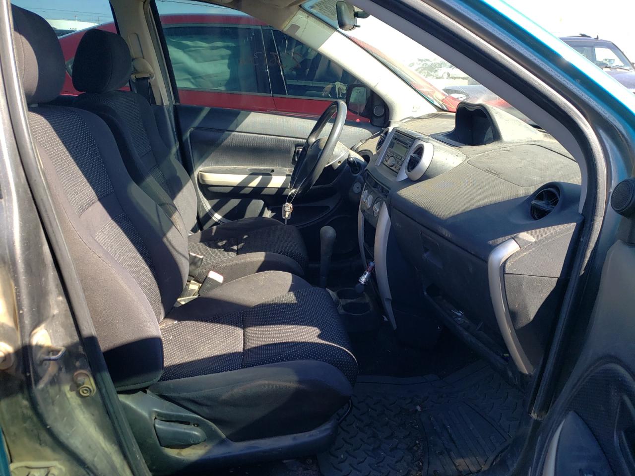 Photo 5 from auction – 2005 TOYOTA SCION XA with VIN JTKKT624250125388