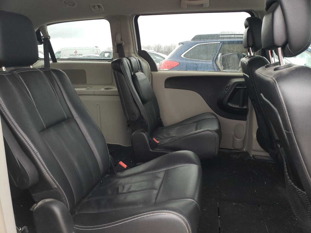 Photo 6 from auction – 2014 CHRYSLER TOWN & COU with VIN 2C4RC1BG8ER272582