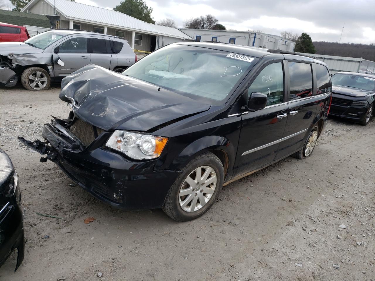 Photo 2 from auction – 2016 CHRYSLER TOWN & COU with VIN 2C4RC1BG6GR111408