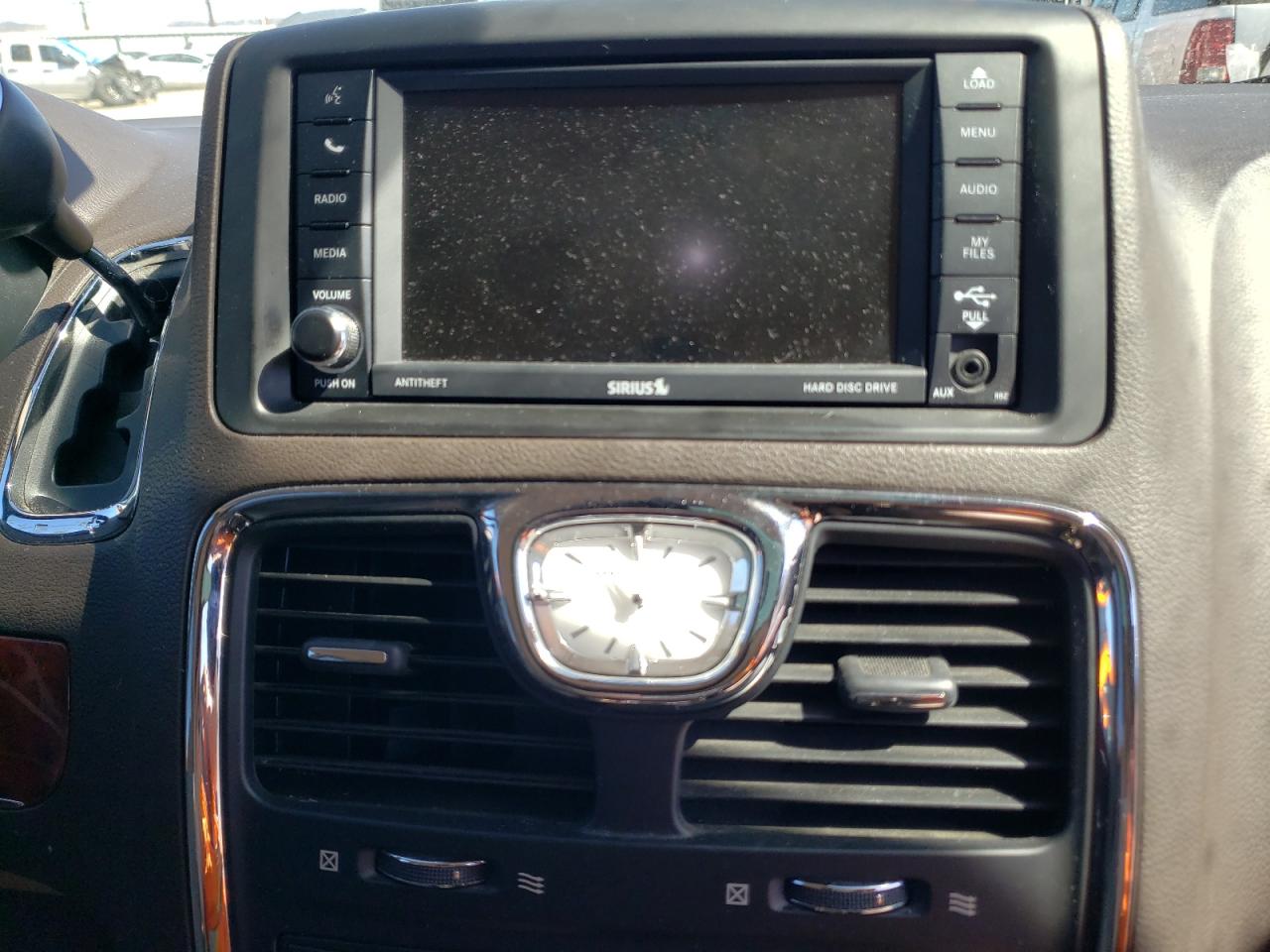 Photo 9 from auction – 2013 CHRYSLER TOWN & COU with VIN 2C4RC1CG5DR807770