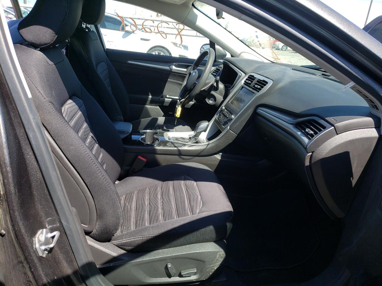 Photo 5 from auction – 2016 FORD FUSION SE with VIN 3FA6P0H78GR366067