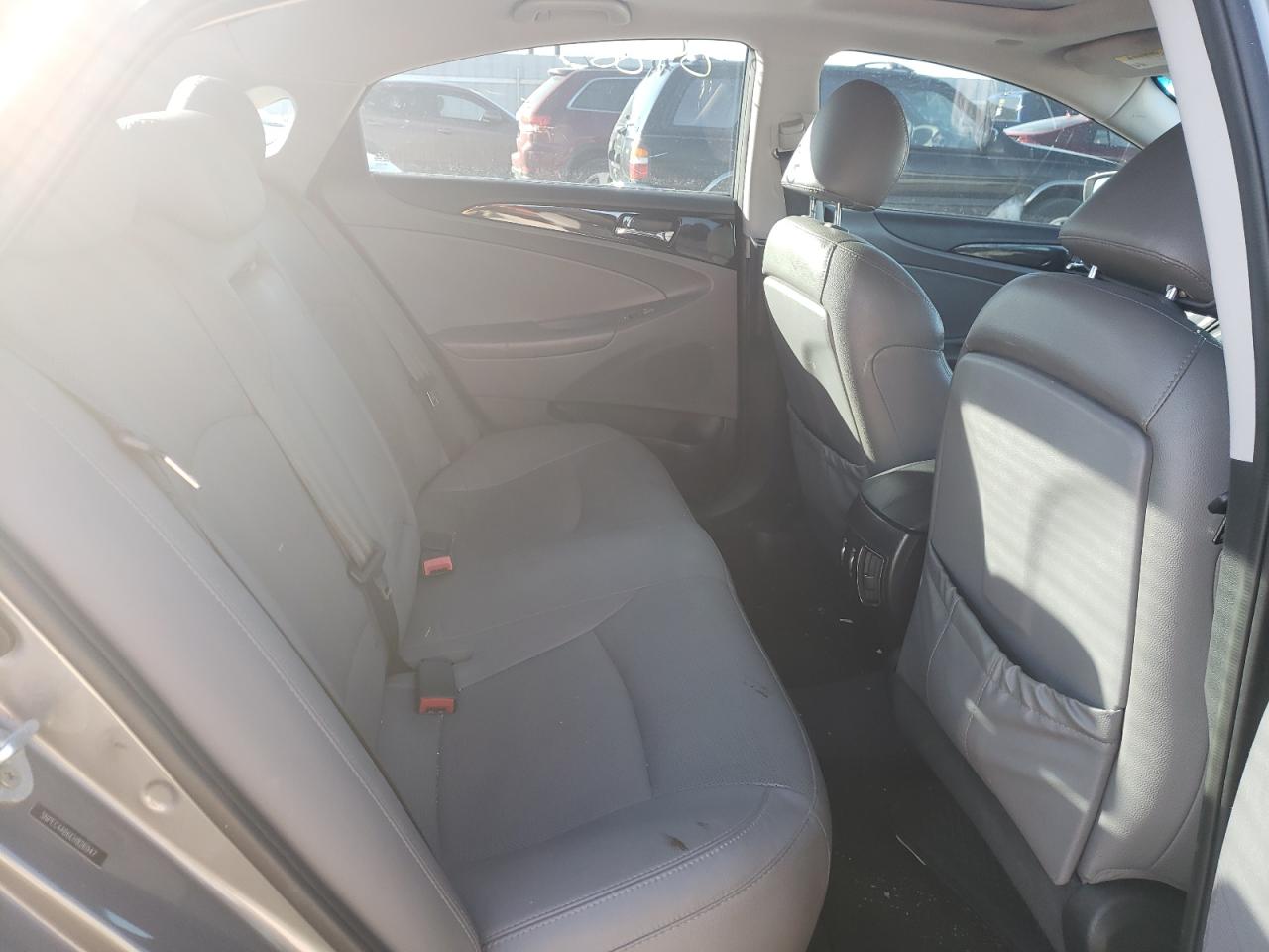 Photo 6 from auction – 2014 HYUNDAI SONATA SE with VIN 5NPEC4AB6EH826947