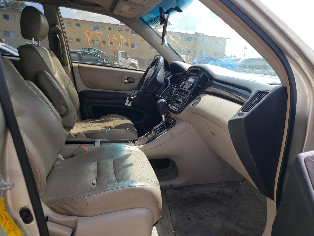 Photo 5 from auction – 2002 TOYOTA HIGHLANDER with VIN JTEGF21A220045908
