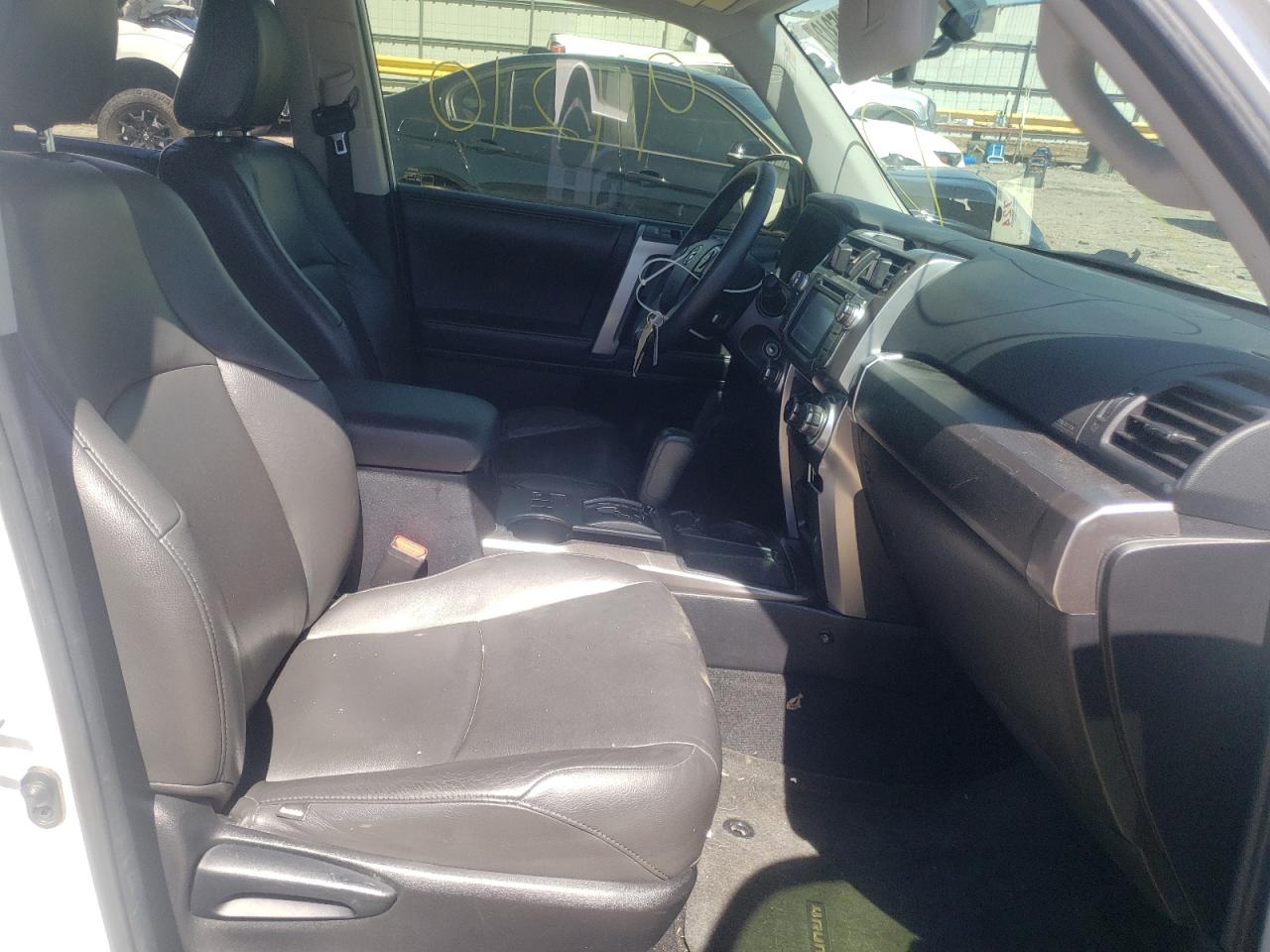 Photo 5 from auction – 2016 TOYOTA 4RUNNER SR with VIN JTEZU5JR7G5116990