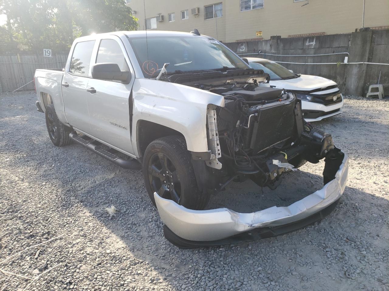 CHEVROLET SILVERADO 2018 with VIN 3GCPCPEC2JG231352 - Photo from auction