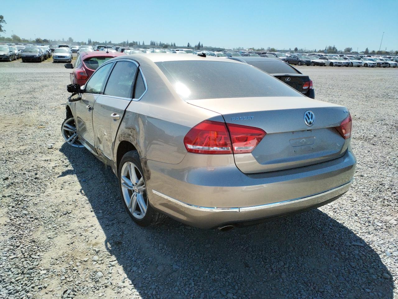 Photo 3 from auction – 2015 VOLKSWAGEN PASSAT SE with VIN 1VWBT7A32FC089544