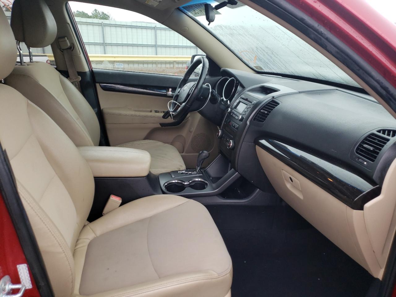 Photo 5 from auction – 2011 KIA SORENTO EX with VIN 5XYKUDA2XBG031807