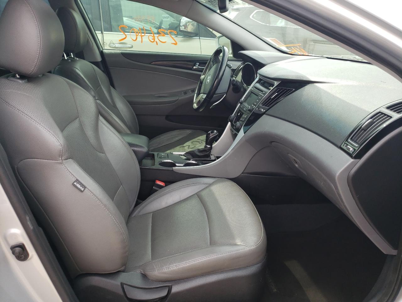 Photo 5 from auction – 2014 HYUNDAI SONATA SE with VIN 5NPEC4AB8EH842132