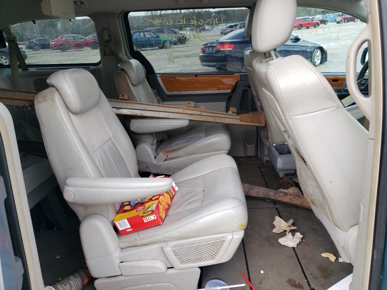 Photo 6 from auction – 2010 CHRYSLER TOWN & COU with VIN 2A4RR6DX0AR250573