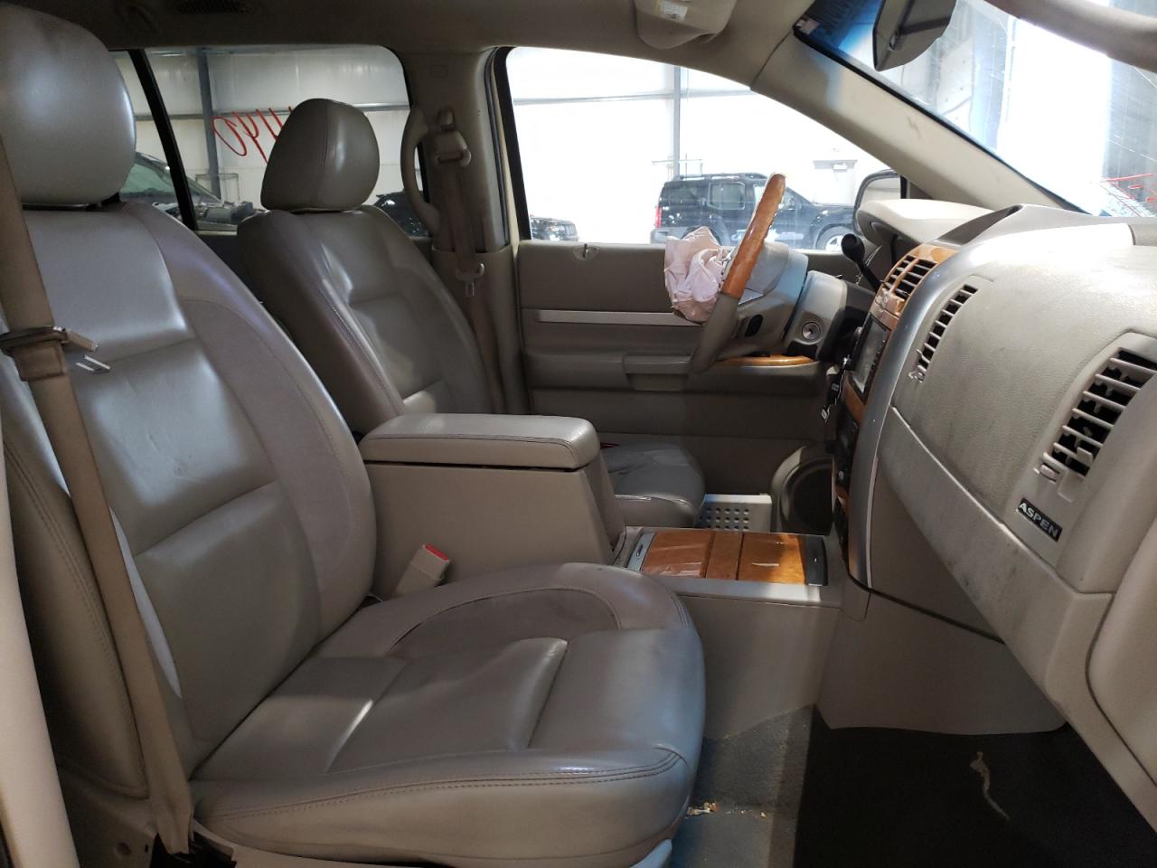 Photo 5 from auction – 2008 CHRYSLER ASPEN LIMI with VIN 1A8HW58278F101154