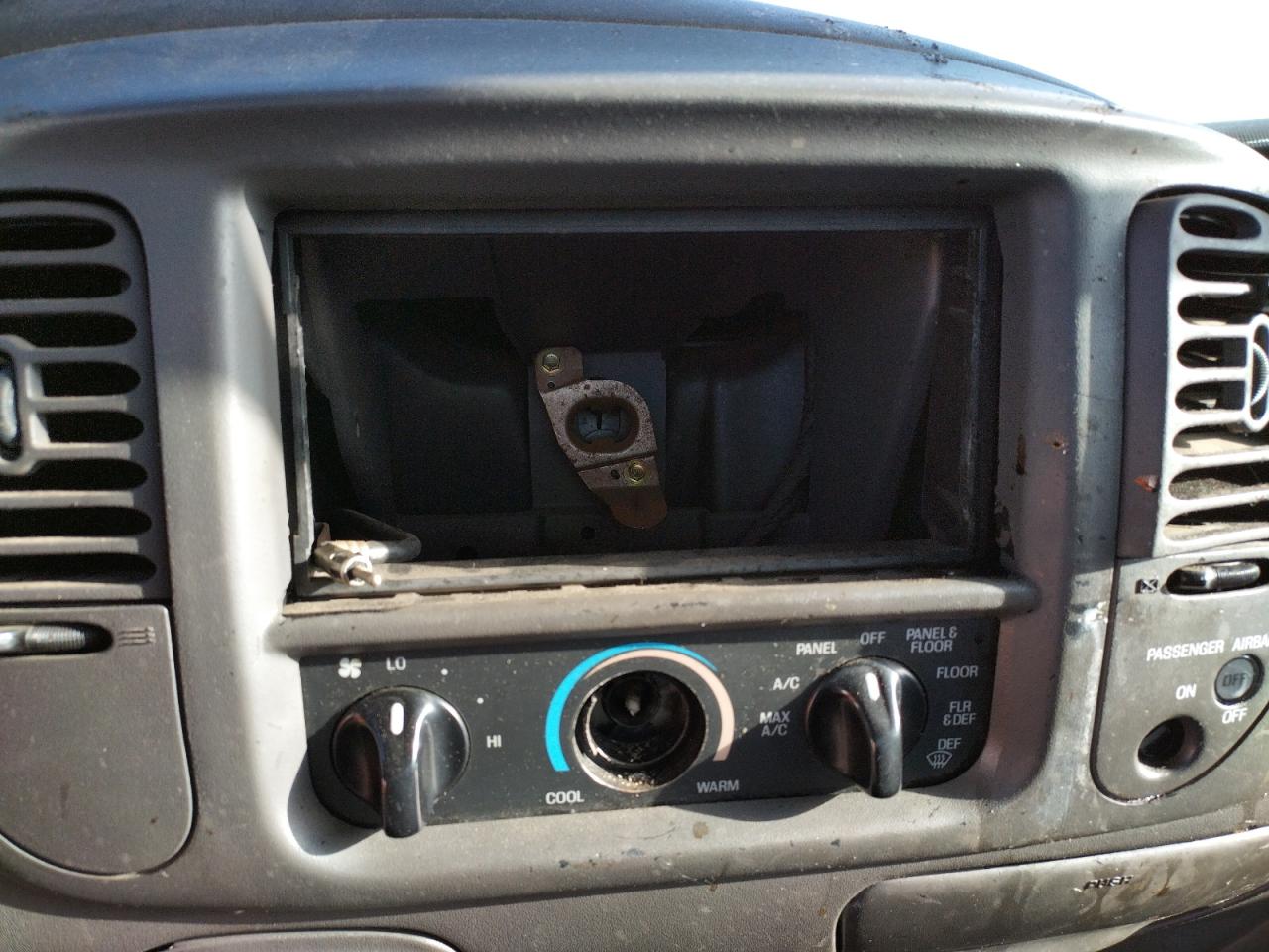 Photo 9 from auction – 1999 FORD F150 with VIN 1FTZF1724XNA06352