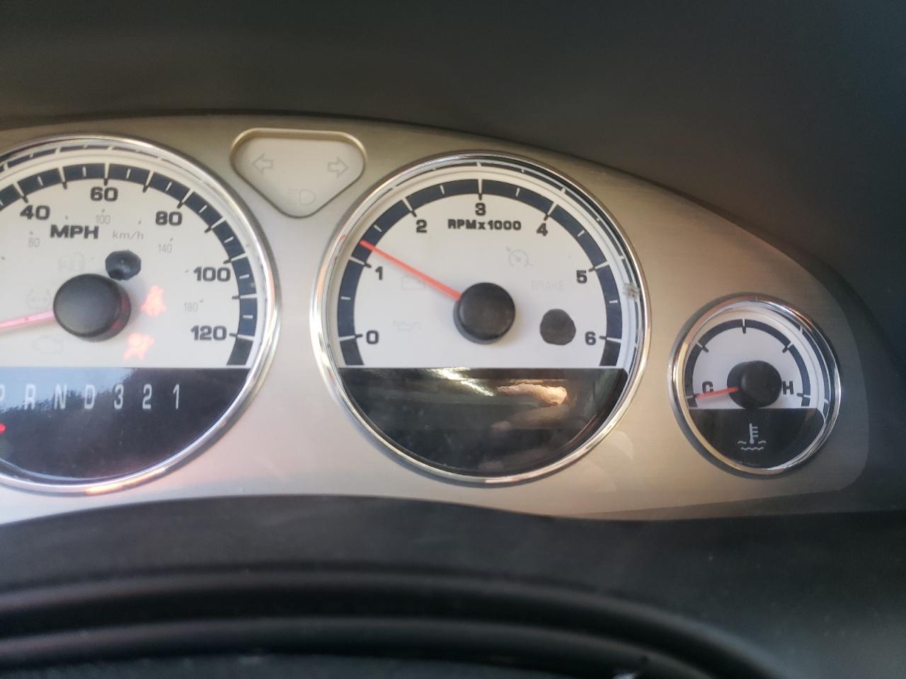 Photo 8 from auction – 2005 SATURN RELAY 3 with VIN 5GZDV23L35D168671