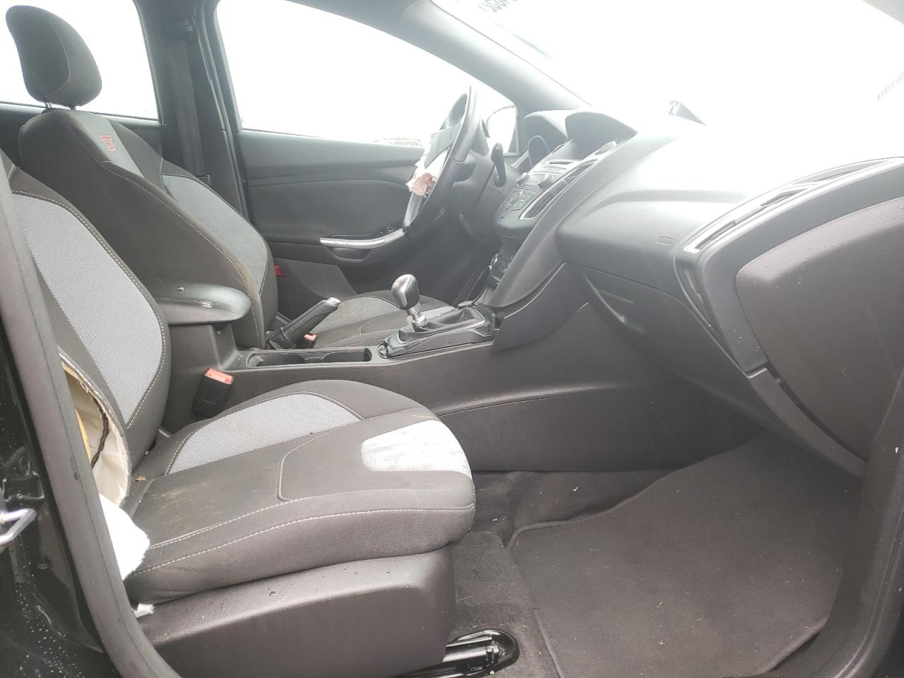 Photo 5 from auction – 2016 FORD FOCUS ST with VIN 1FADP3L90GL261541