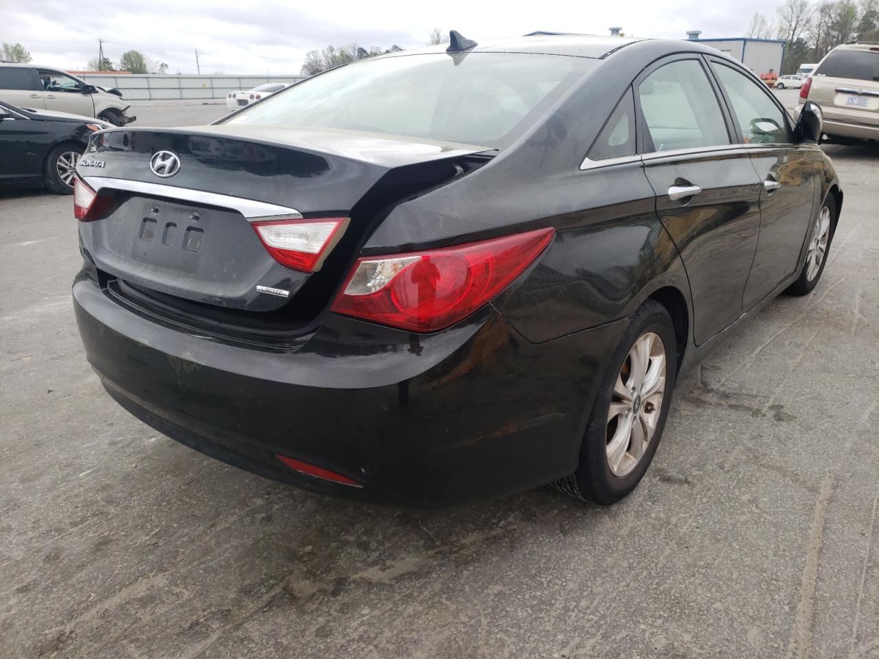 Photo 4 from auction – 2011 HYUNDAI SONATA SE with VIN 5NPEC4ACXBH004043
