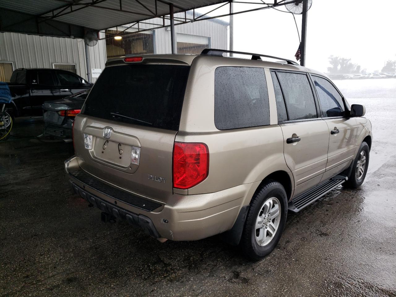 Photo 4 from auction – 2005 HONDA PILOT EXL with VIN 2HKYF18575H531651