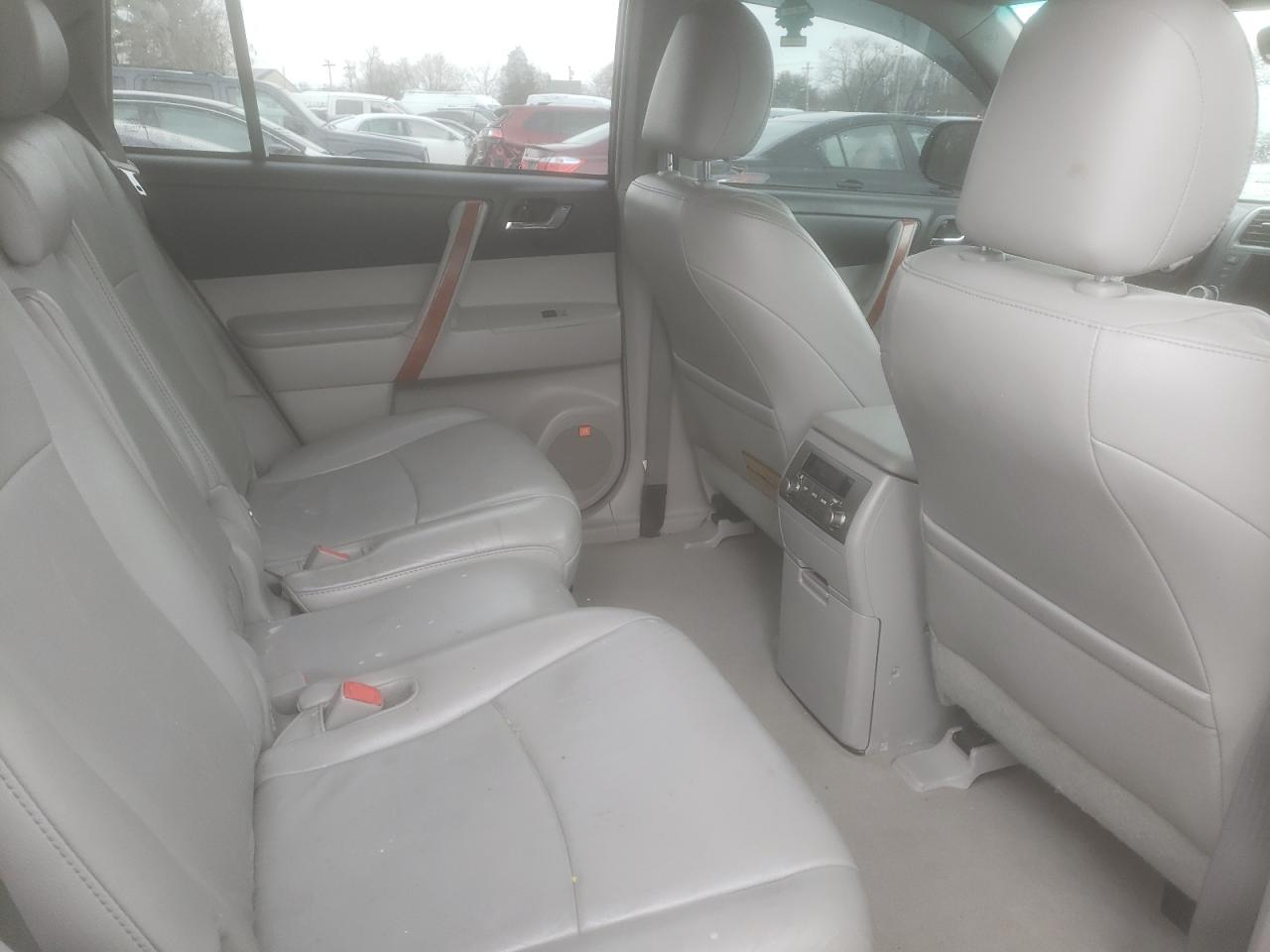 Photo 6 from auction – 2010 TOYOTA HIGHLANDER with VIN 5TDDK3EH7AS028291