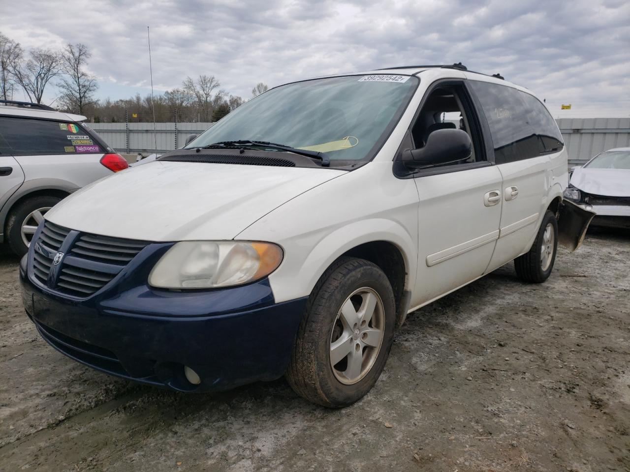 Photo 2 from auction – 2005 DODGE GRAND CARA with VIN 2D4GP44L05R463763