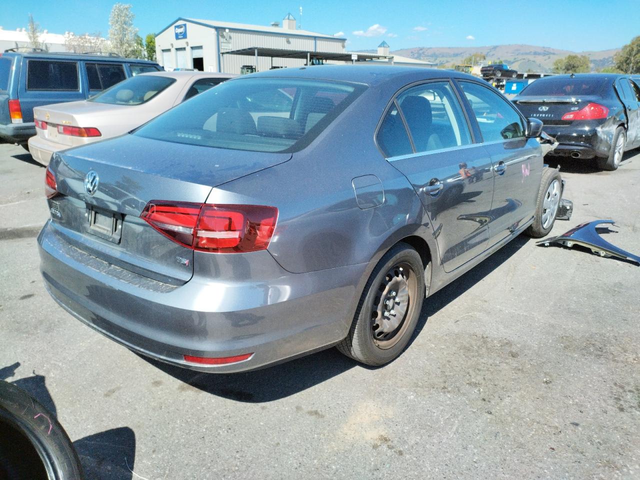 Photo 4 from auction – 2017 VOLKSWAGEN JETTA S with VIN 3VW2B7AJ7HM385436