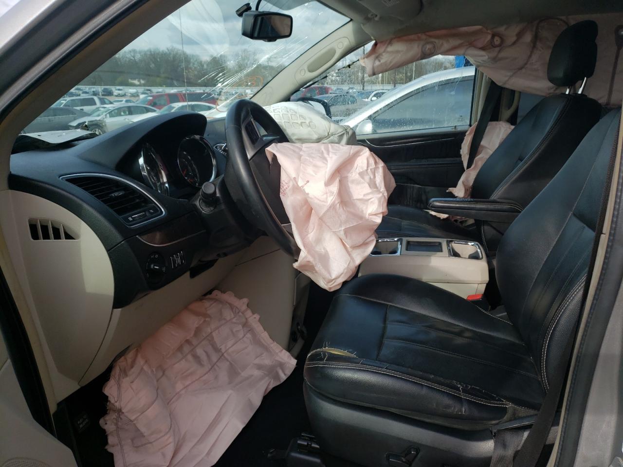 Photo 5 from auction – 2014 CHRYSLER TOWN & COU with VIN 2C4RC1BG6ER157768