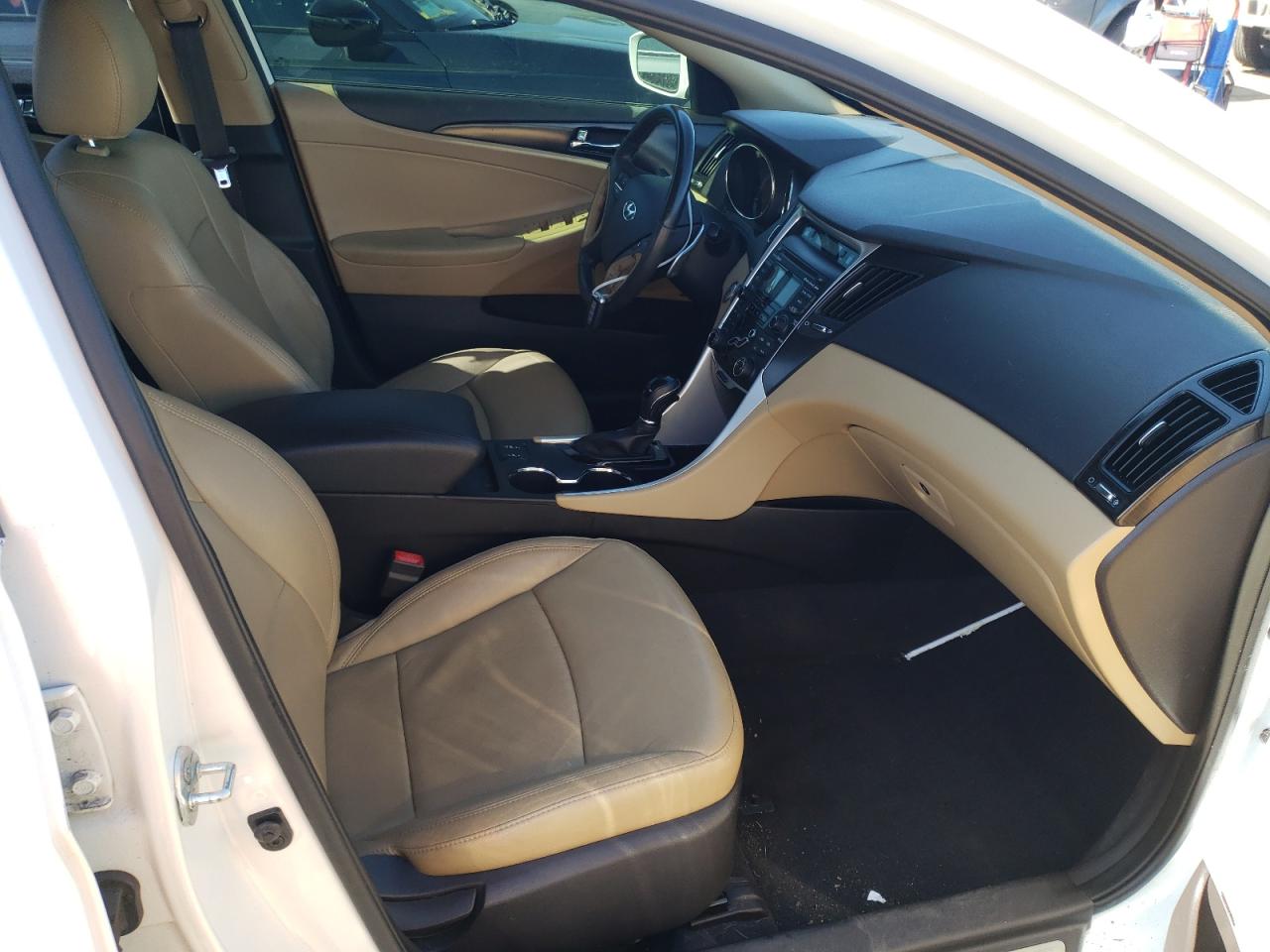 Photo 5 from auction – 2013 HYUNDAI SONATA with VIN 5NPEC4AB8DH649073