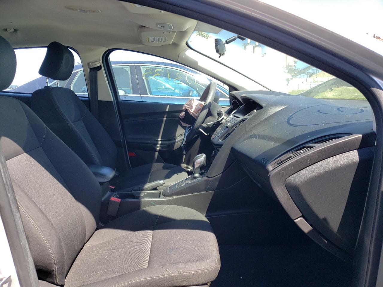 Photo 5 from auction – 2016 FORD FOCUS SE with VIN 1FADP3K27GL306639