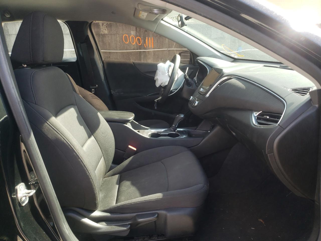 Photo 5 from auction – 2019 CHEVROLET MALIBU LT with VIN 1G1ZD5ST2KF167078