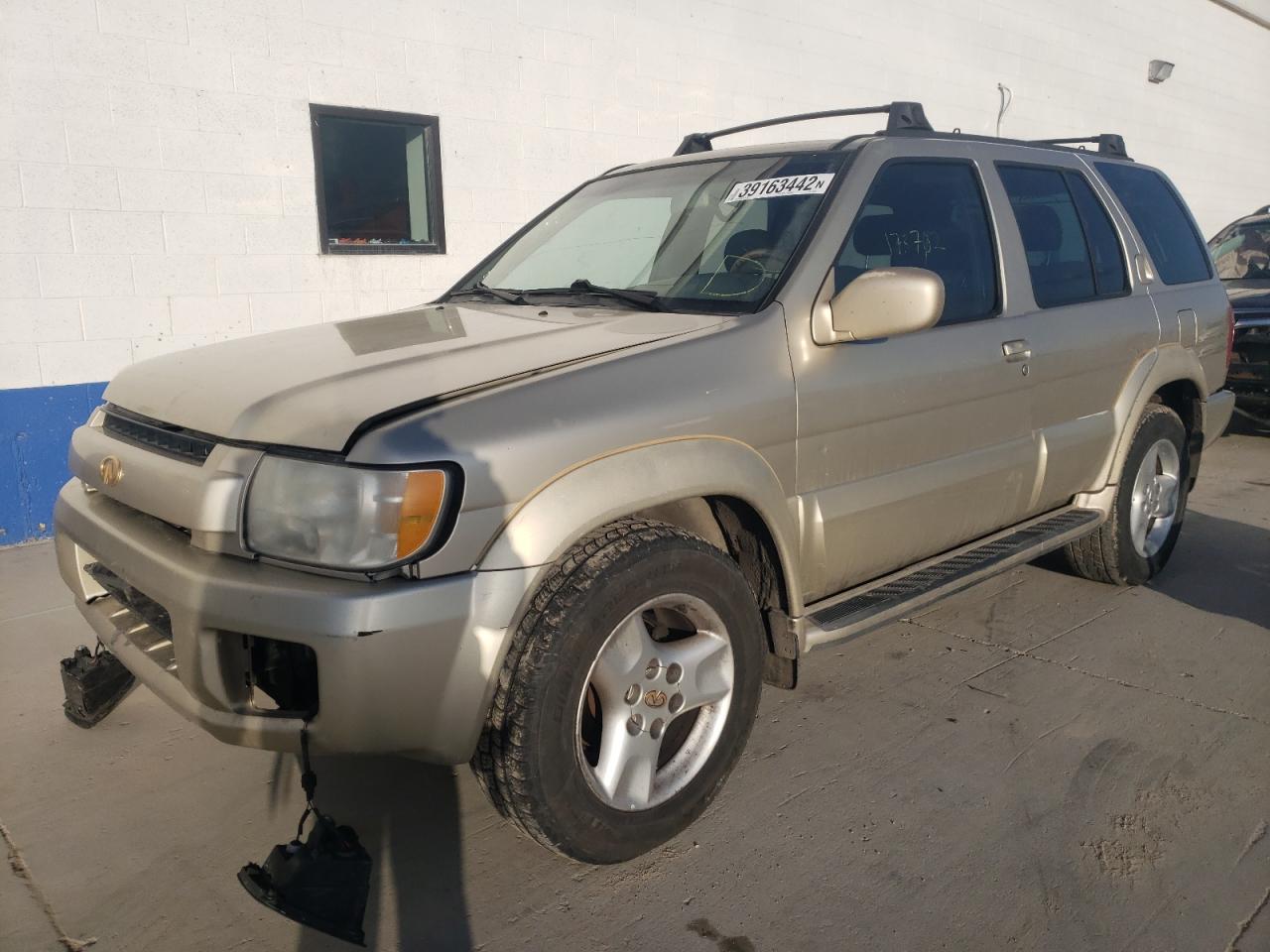 Photo 2 from auction – 2001 INFINITI QX4 with VIN JNRDR07X81W100341