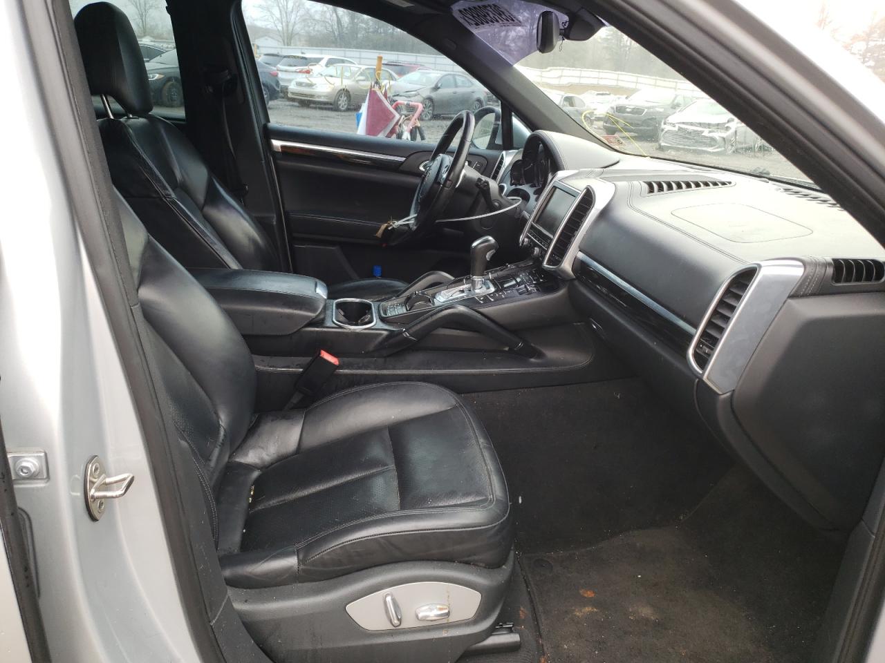 Photo 5 from auction – 2011 PORSCHE CAYENNE with VIN WP1AA2A24BLA01665