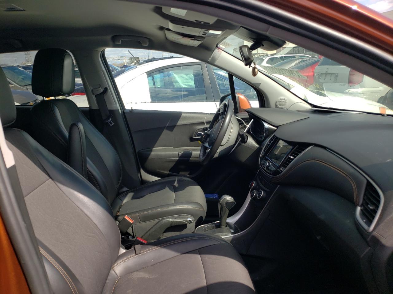 Photo 5 from auction – 2019 CHEVROLET TRAX 1LT with VIN 3GNCJLSB8KL236967