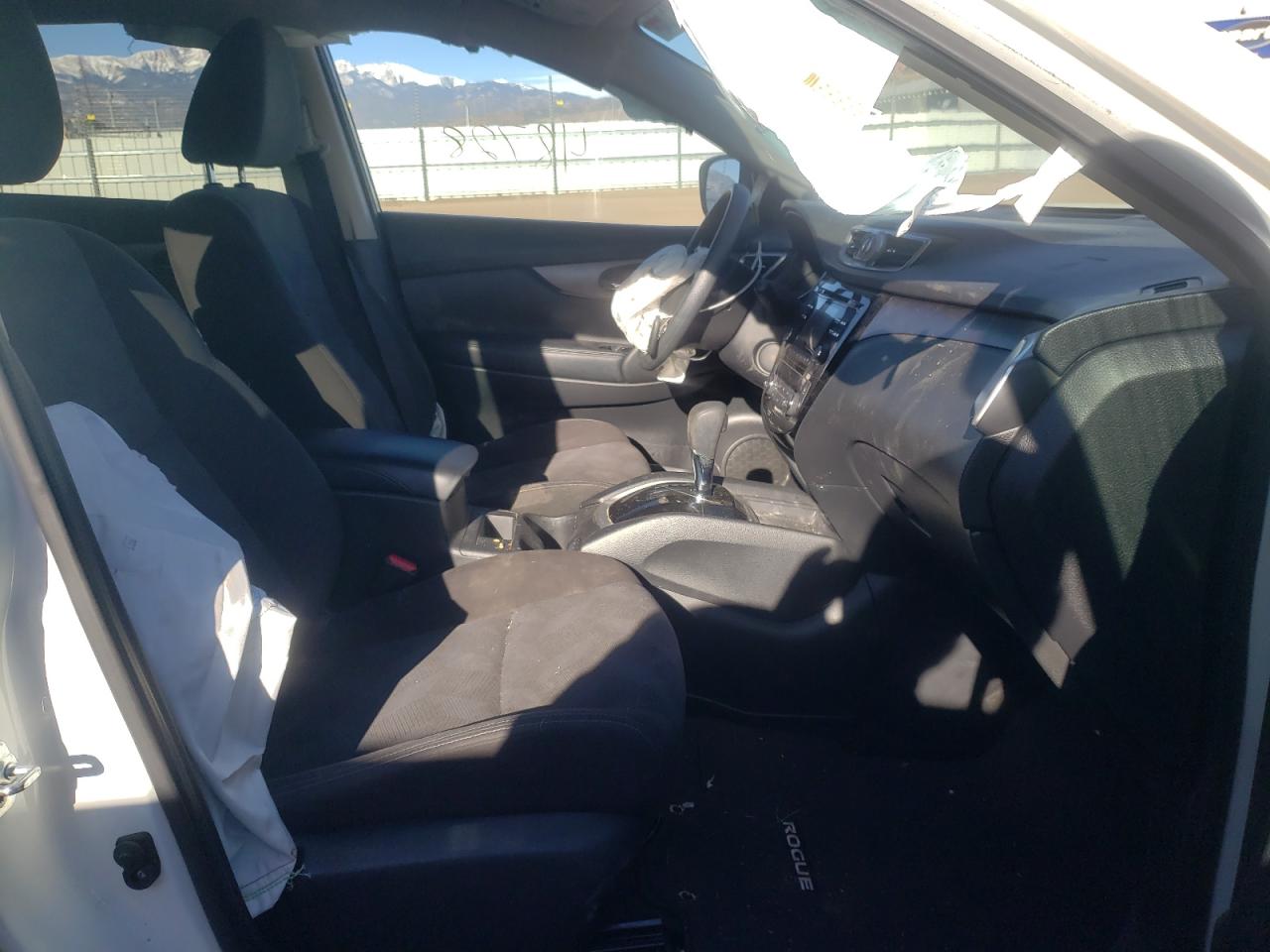 Photo 5 from auction – 2016 NISSAN ROGUE S with VIN KNMAT2MV6GP714441