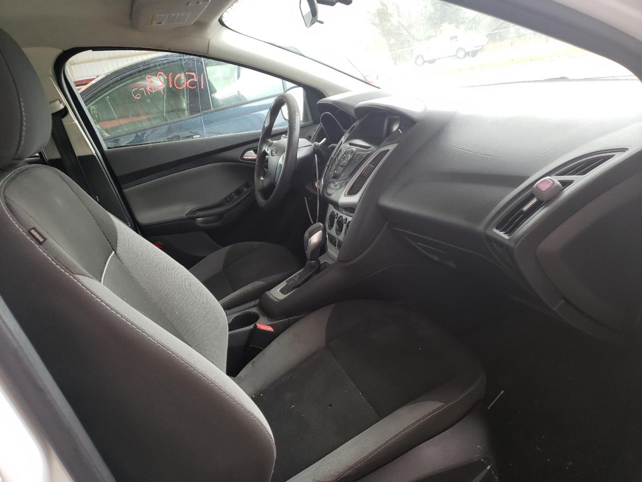 Photo 5 from auction – 2014 FORD FOCUS SE with VIN 1FADP3K20EL302364