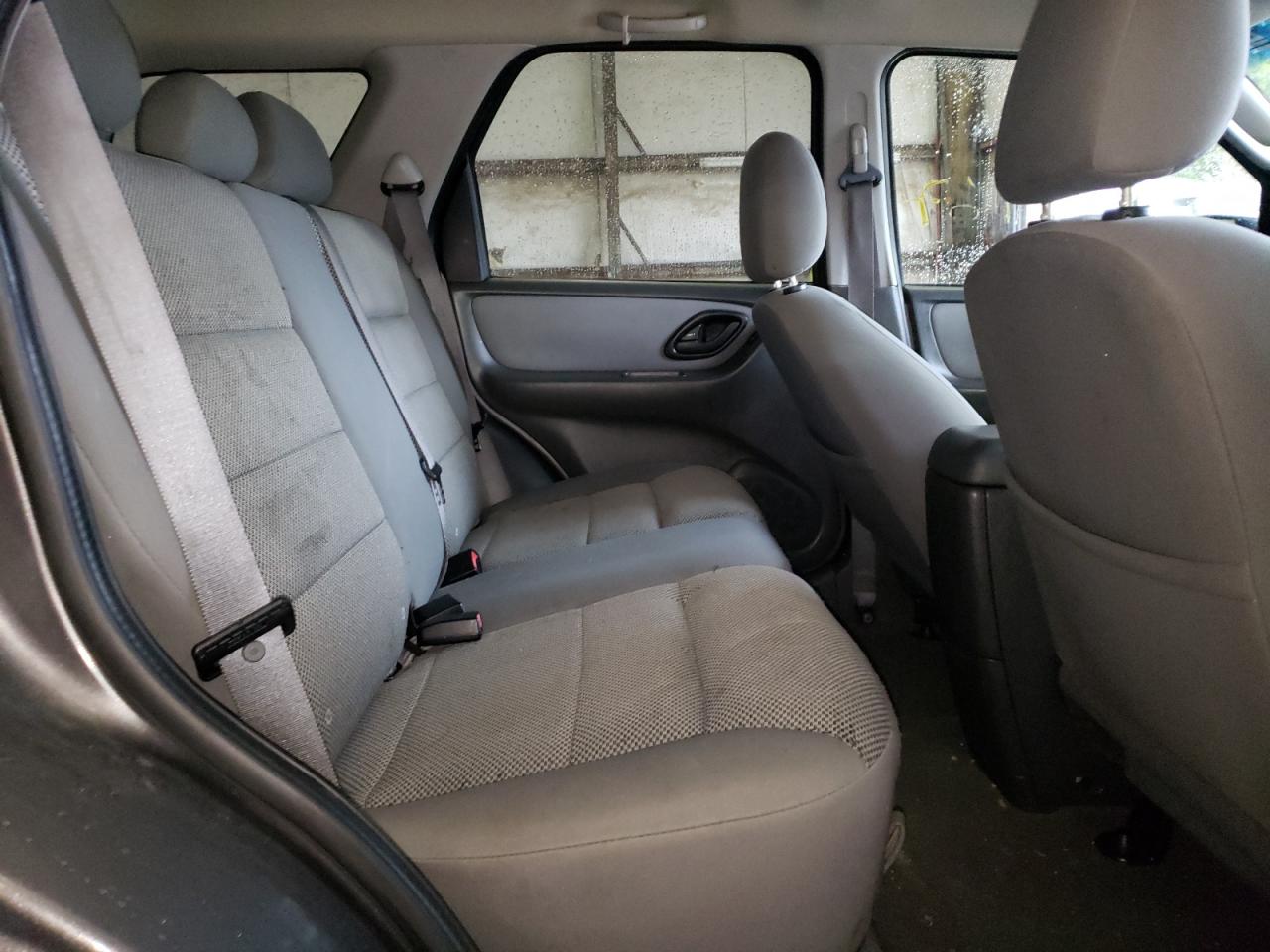Photo 6 from auction – 2005 FORD ESCAPE XLT with VIN 1FMYU03165KA82089