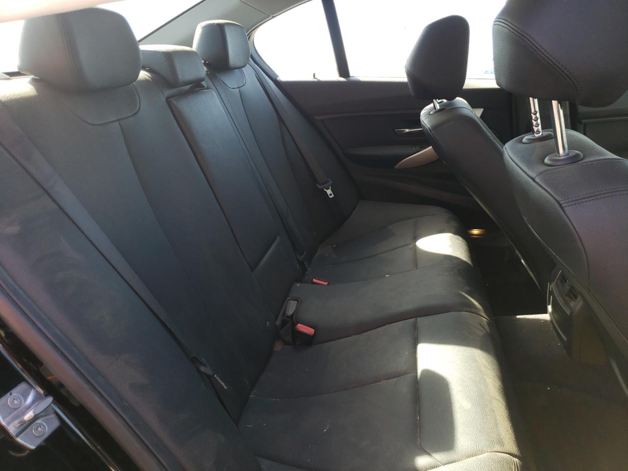 Photo 6 from auction – 2016 BMW 320 I with VIN WBA8E1G58GNU10955