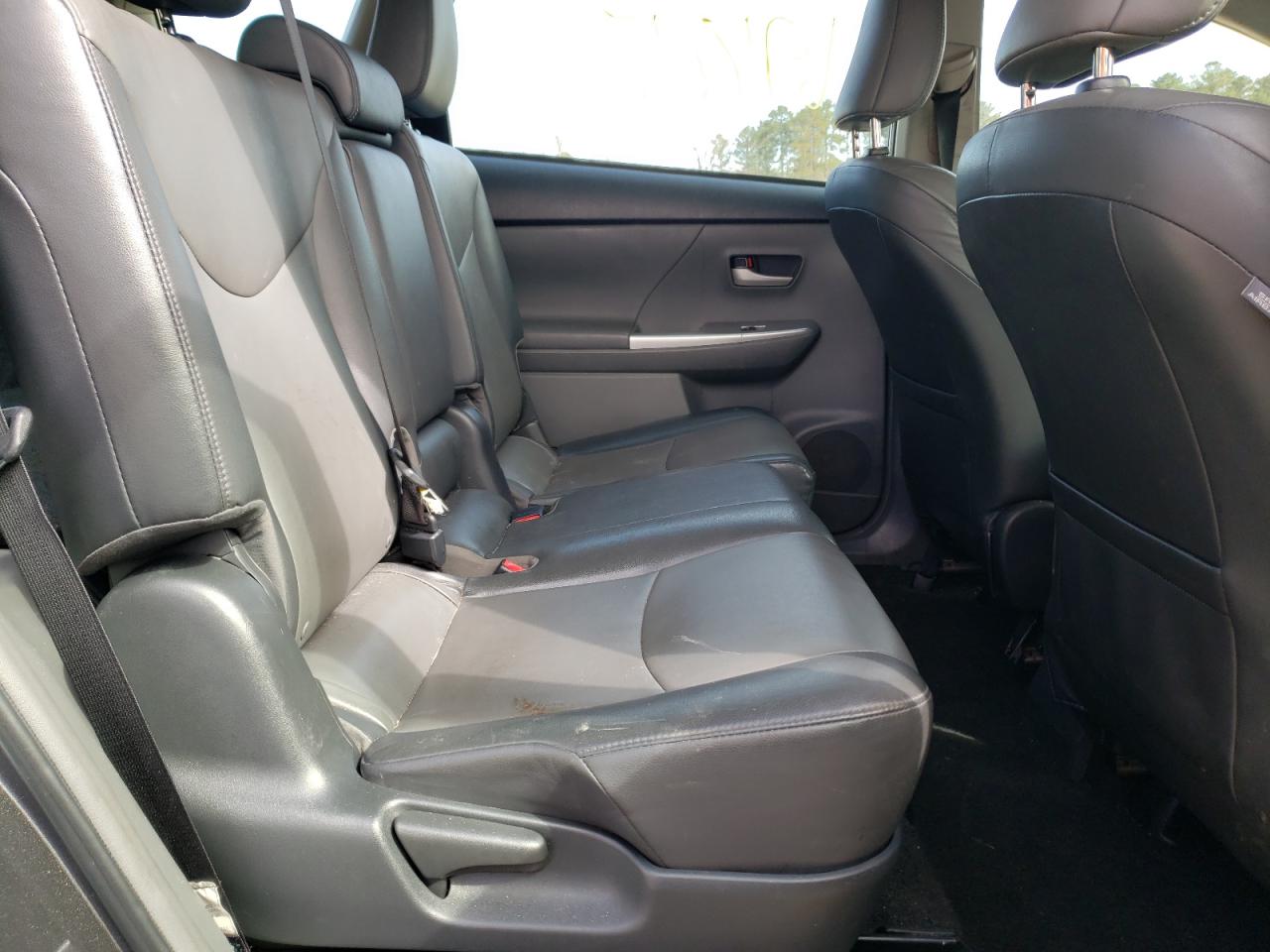 Photo 6 from auction – 2013 TOYOTA PRIUS V with VIN JTDZN3EU8D3271902