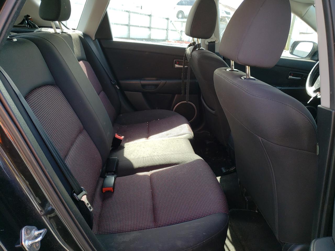 Photo 6 from auction – 2005 MAZDA 3 HATCHBAC with VIN JM1BK343651278329