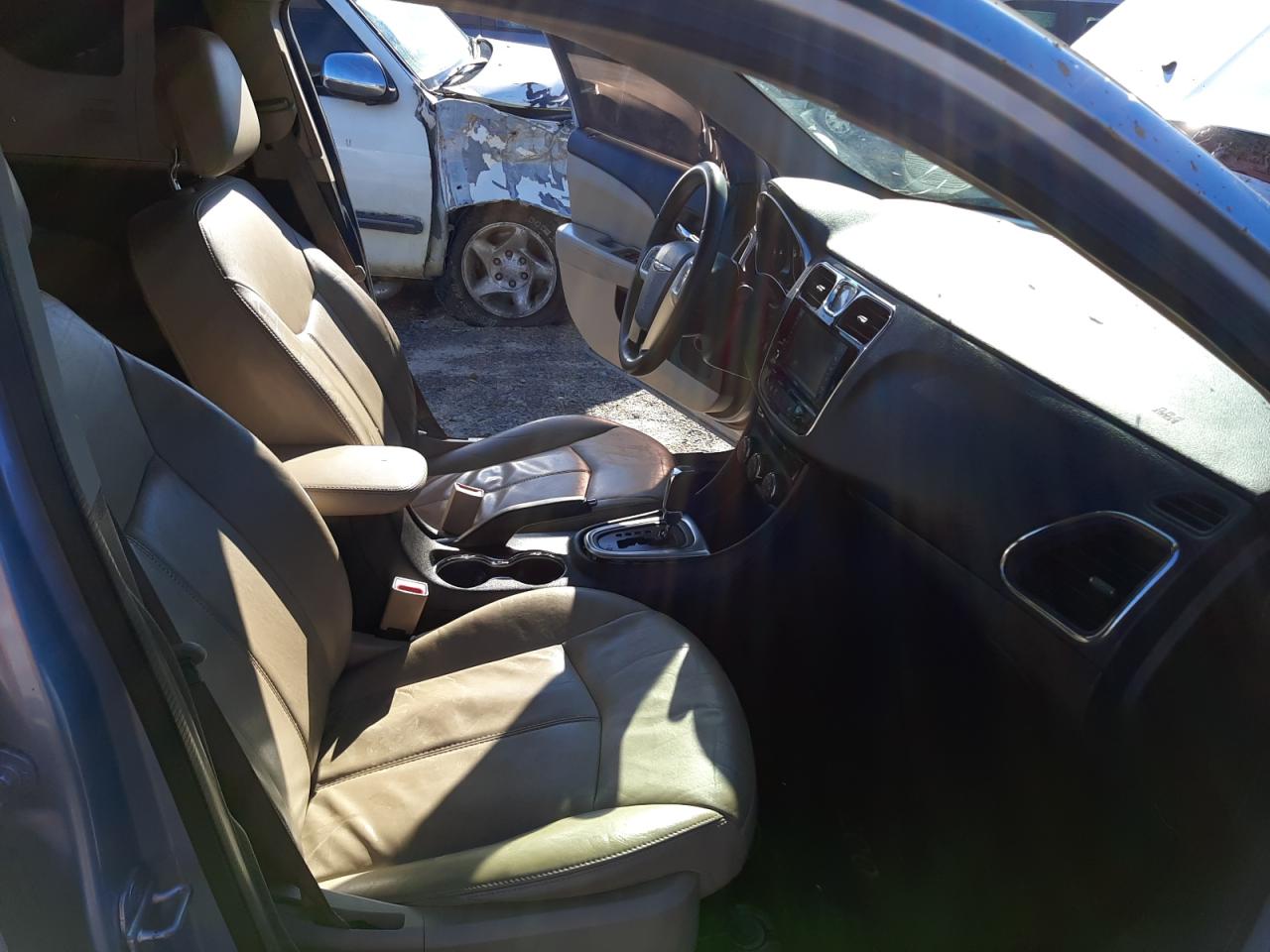 Photo 5 from auction – 2013 CHRYSLER 200 LIMITE with VIN 1C3CCBCG0DN657077
