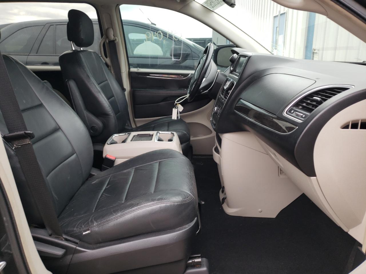Photo 5 from auction – 2011 CHRYSLER TOWN & COU with VIN 2A4RR5DG4BR786650