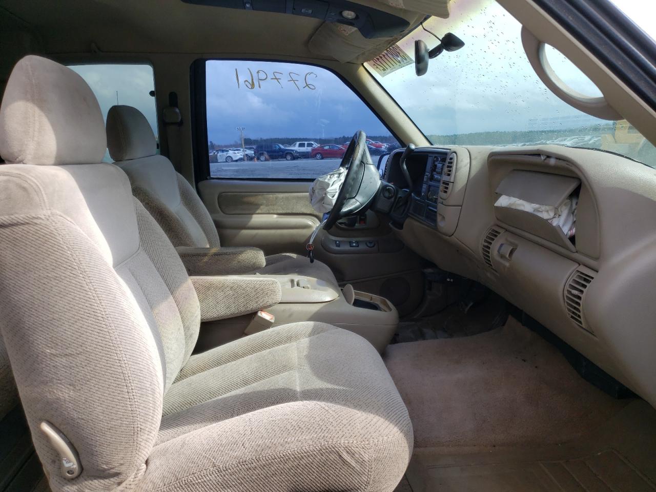 Photo 5 from auction – 1998 CHEVROLET GMT-400 C1 with VIN 1GCEC19R6WR115887